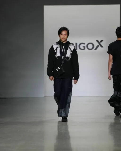 Potret Seleb Indonesia di New York Fashion Week 2022, Kayak Model Beneran! 11 Penampilan Angga Yunanda