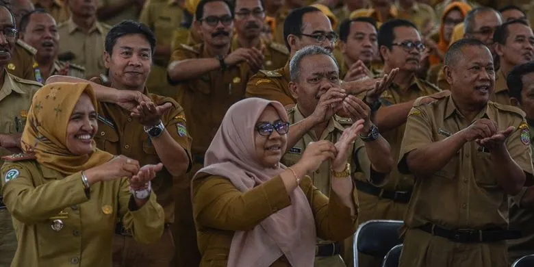 5 Alasan Kenapa Orang Tua Sering Sewot Pengin Anaknya Jadi PNS. Sabar~ 8