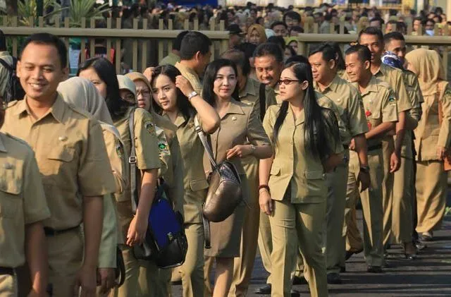 5 Alasan Kenapa Orang Tua Sering Sewot Pengin Anaknya Jadi PNS. Sabar~ 10