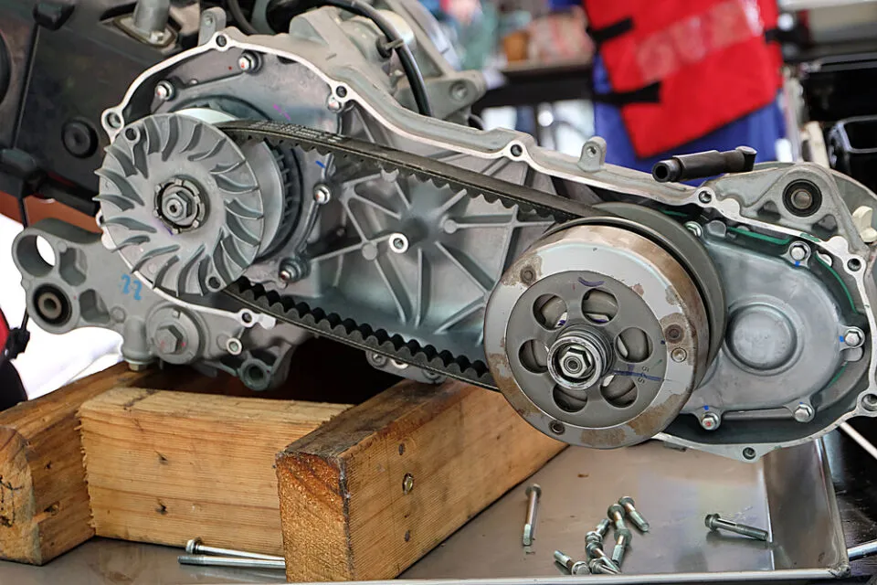 Alasan Kenapa Cewek Sering Kaget dengan Biaya Servis Motor yang Kelewat Mahal 6 motor cewek
