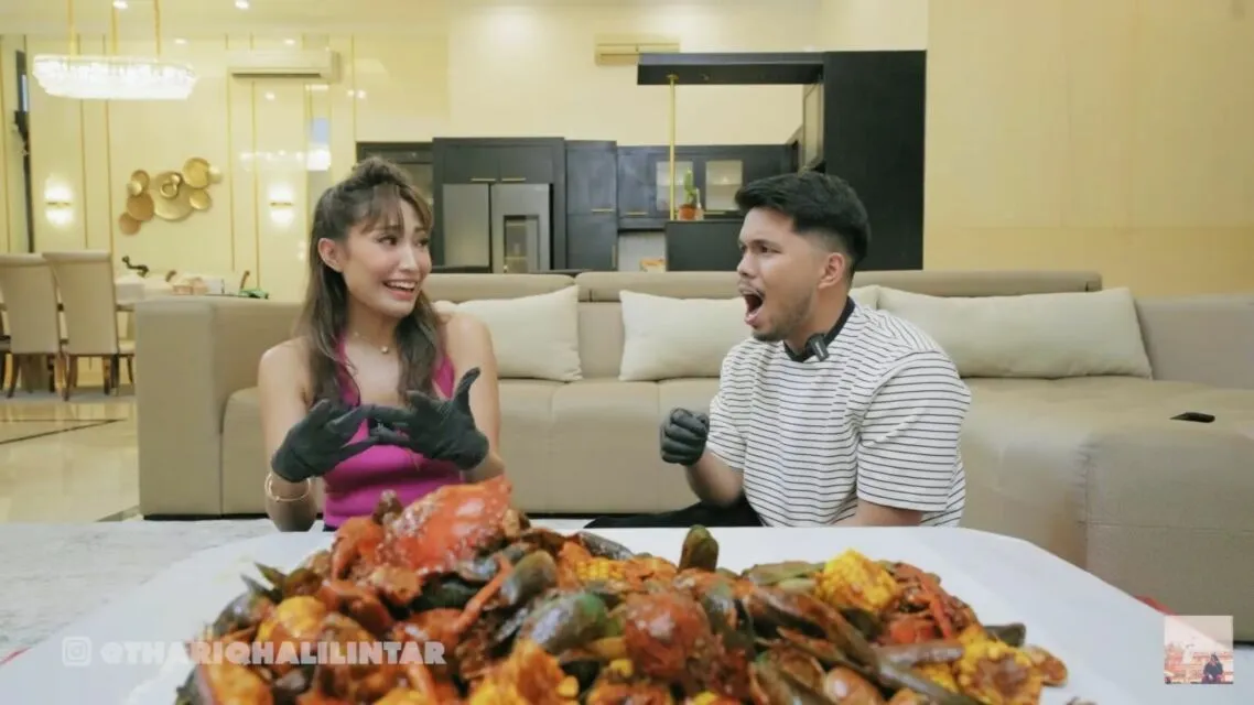 Ayu Dewi Blak-blakan Lebih Pilih Anak Ketimbang Suami, Begini Alasannya 3 Ayu Dewi lebih pilih anak daripada suami