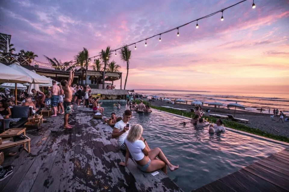 Warga Bikin Petisi Protes Kebisingan Bar & Klub Malam di Canggu, Nana Mirdad Ikut Bersuara 4 Canggu, Bali