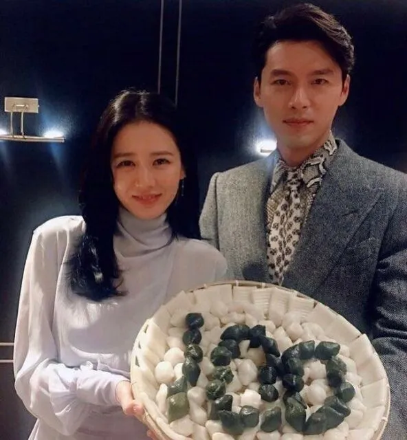 Agensi Umumkan Jenis Kelamin Calon Anak Son Ye-jin dan Ungkap Perkiraan Melahirkan 3 Son Ye Jin melahirkan