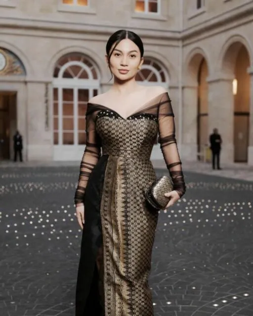 Ariel Tatum Kenang Perjuangan Mencintai Diri Sendiri Saat Catwalk di Paris Fashion Week 3 Self love adalah perjalanan seumur hidup