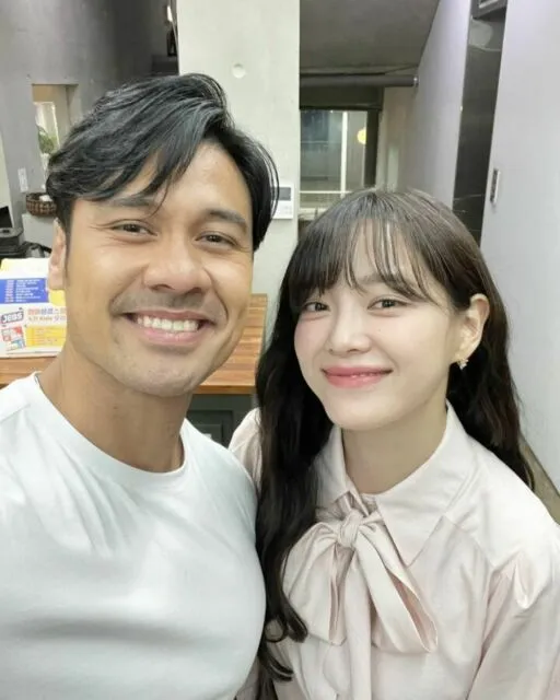 Momen Kompaknya Chicco Jerikho, Kim Sejeong dan Ahn Hyo Seop. Siap Main Drama Bareng! 7 Chicco Jerikho dan Kim Sejeong