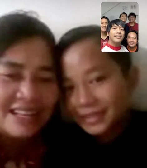 D'Masiv Berhasil Hubungi Bocah Bernama D'Masiv Rahmad, Sang Ibu Rupanya Penggemar Sejak Lama 6 D'Masiv video call dengan Ibu Yuli dan D'Masiv Rahmad