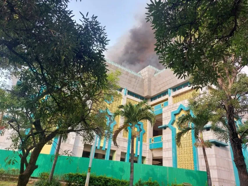 Kronologi dan Penyebab Kubah Masjid Islamic Center Terbakar Hingga Ambruk 2 Masjid jakarta islamic center Masjid jakarta islamic center
