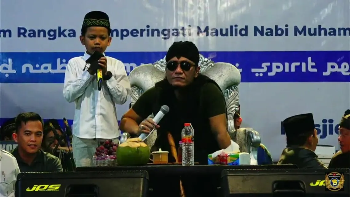 Farel Prayoga Sebut Agamanya Privasi, Gus Miftah Klarifikasi & Bantah Tudingan Ikut Campur 4 Farel enggan mengungkap agamanya