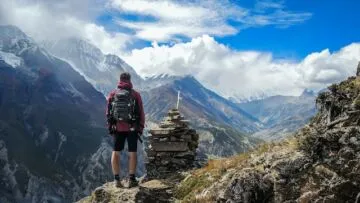 Traveling, tapi Dibayar? Bisa Banget! Cek 6 Situs yang Bisa Bikin Kamu Dapat Cuan Sambil Jalan-Jalan