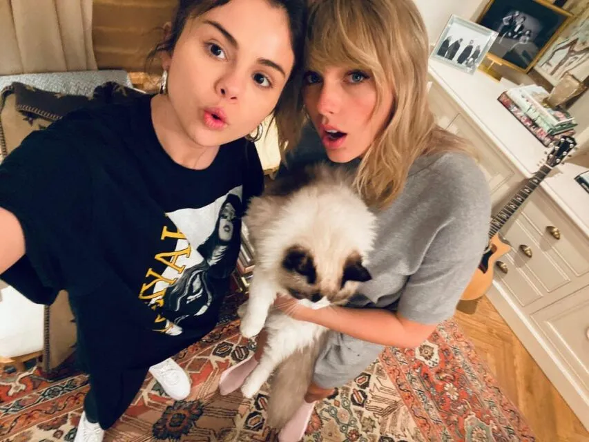 Sebut Taylor Swift Sebagai Satu-satunya Teman, Selena Gomez Minta Maaf Atas Ucapannya 4 Selena Gomez dan Taylor Swift