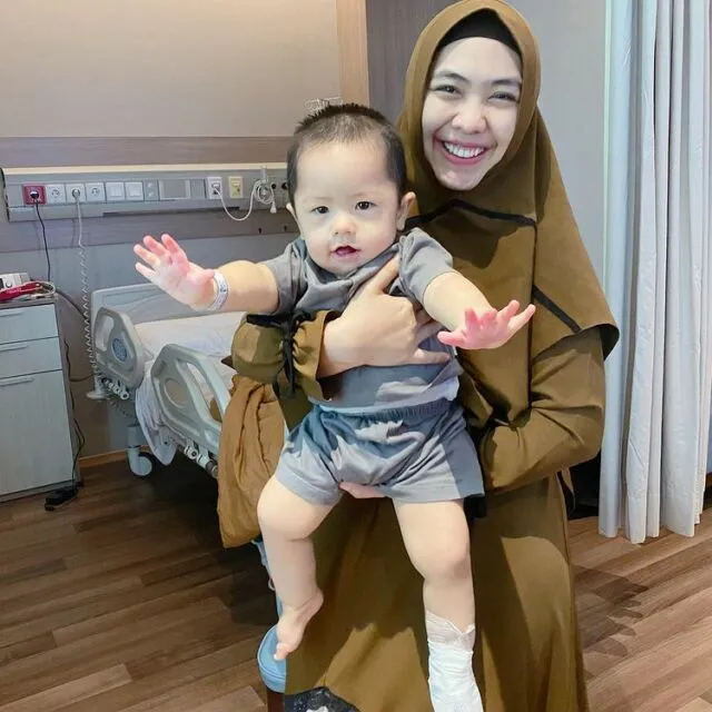 Oki Setiana Dewi Izinkan Anaknya Jadi Objek Penelitian Penyakit Langka 4 Anak Oki Setiana Dewi jadi objek penelitian