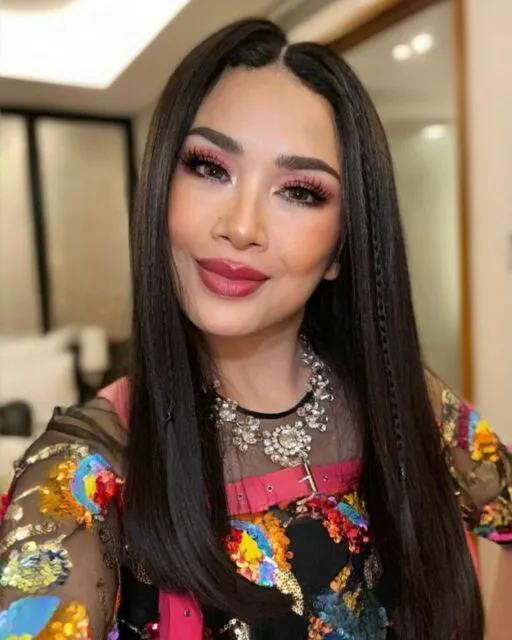 Titi DJ Lepas Wig, Banyak yang Tak Sadar Selama ini Sang Diva Pakai Rambut Palsu 2 Titi DJ lepas wig