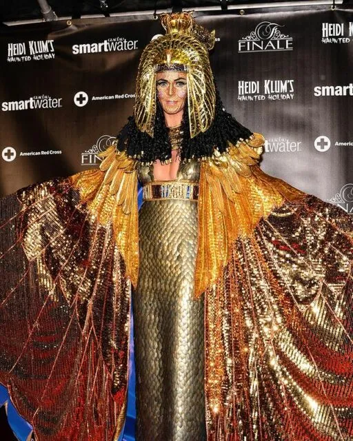 11 Kostum Halloween Nyentrik ala Heidi Klum, Dari Cacing sampai Mayat 19 Heidi Klum Halloween