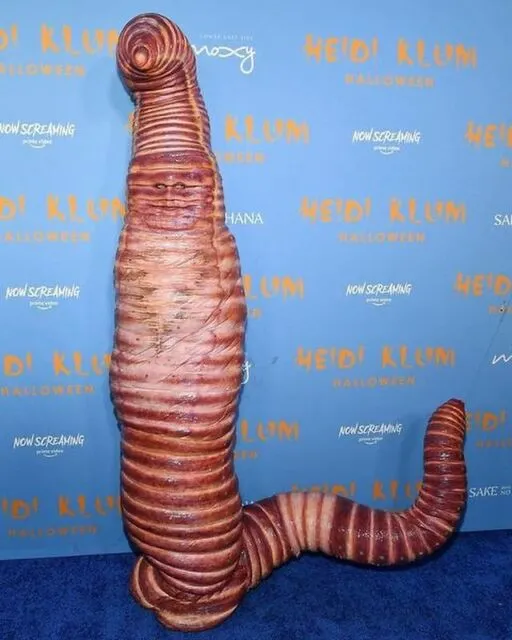 11 Kostum Halloween Nyentrik ala Heidi Klum, Dari Cacing sampai Mayat 11 Heidi Klum Halloween