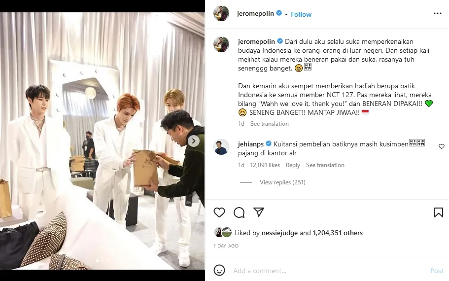 Foto dan Bikin Konten Bareng NCT 127, Jerome Polin: Berasa Kayak Temen Deket Gitu 3 Hadiahi kemeja batik untuk member NCT 127