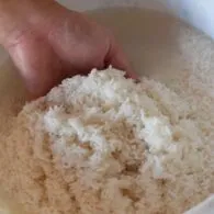 7 Cara Memutihkan Wajah dengan Air Cucian Beras Tanpa Mengeluarkan Banyak Biaya