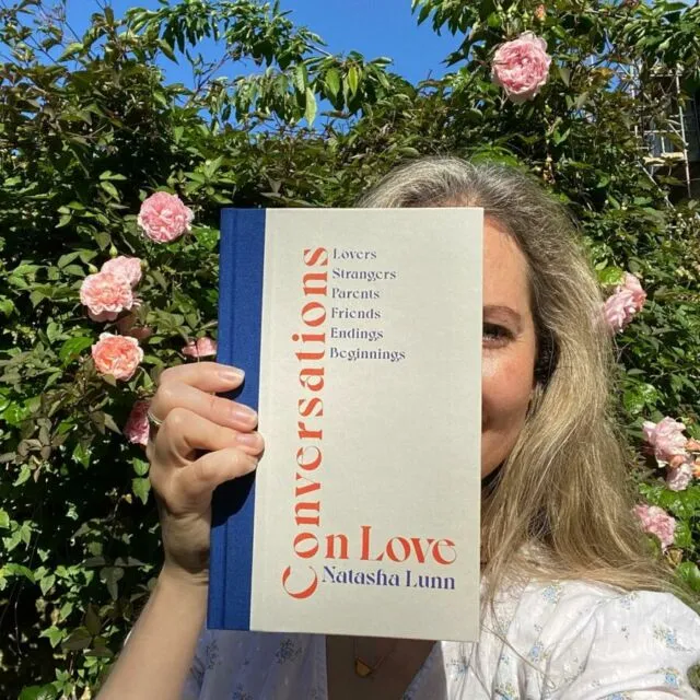 10 Buku untuk Bacaan Liburan Akhir Tahunmu. Kombinasi Pengetahuan dan Hiburannya Seimbang! 15 Conversation on Love