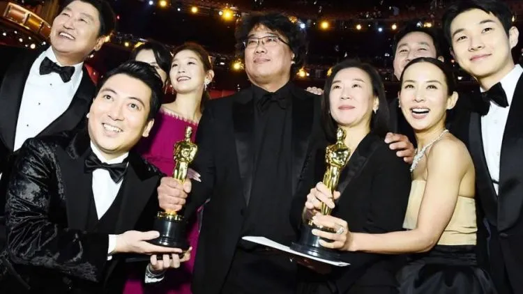 Usai Tuai Kritikan, Oscar 2023 Akhirnya Bakal Siarkan Lagi Seluruh 23 Kategori Secara Live 3 Para pemenang Piala Oscar