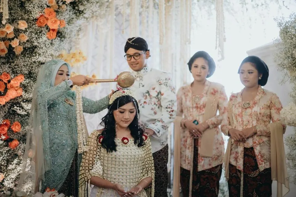 10+ Detail Pernikahan Kaesang dan Erina Gudono, Kental Perpaduan Adat Jogja-Solo 21 Detail pernikahan Kaesang dan Erina