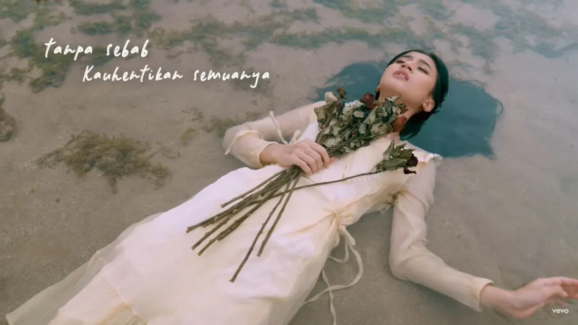 Top 10 Lagu Paling Banyak Didengar di Dunia Versi Google Year in Search 2022. Udah Pernah Dengar? 11 Keisya Levronka - Tak Ingin Usai
