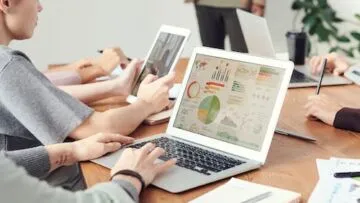 5 Rekomendasi Pekerjaan Bagi Kalian yang Hobi Bermain Media Sosial