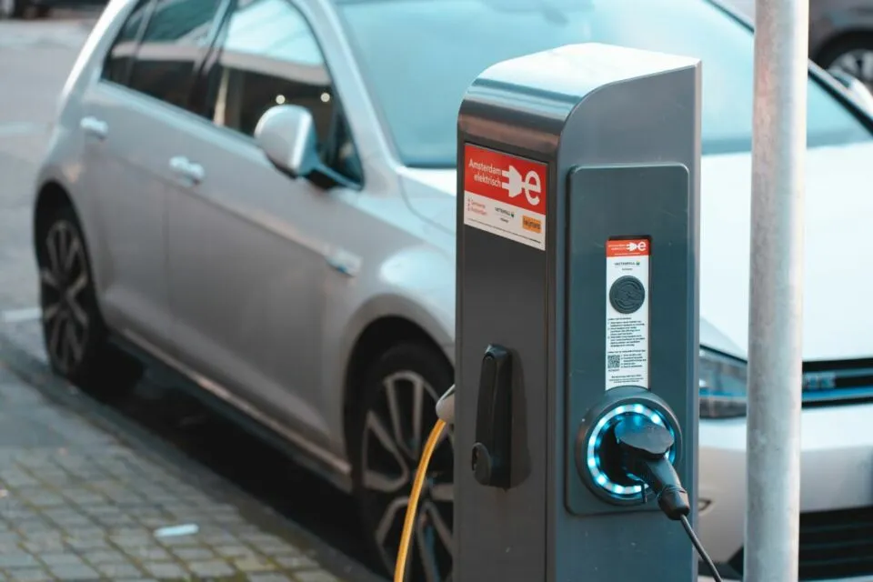 Beli Mobil Listrik Bakal Dapat Subsidi Pemerintah Rp80 Juta, tapi Ada Syaratnya 4 Alasan pemerintah subsidi kendaraan listrik