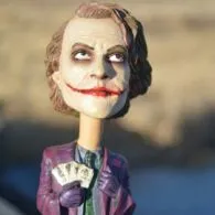 Mengapa Arthur Fleck Tertawa Tanpa Sebab di Film Joker?