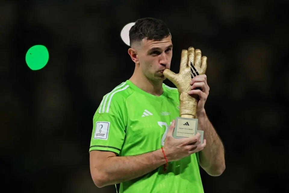 Deretan Penghargaan Individu Pemain Terbaik di Piala Dunia 2022, Ada Messi hingga Mbappe 6 Emiliano Martinez Kiper Terbaik Piala Dunia 2022