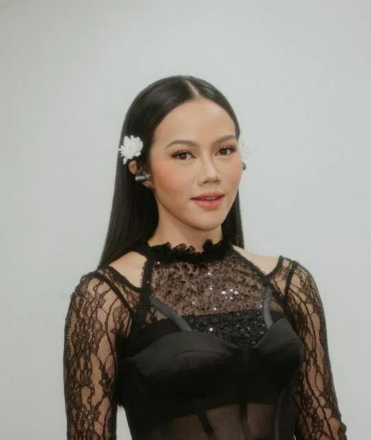 Belajar Bahasa Isyarat untuk Festival Musik Ramah Tunarungu, Yura Yunita Banjir Apresiasi 4 Yura Yunita banjir apresiasi