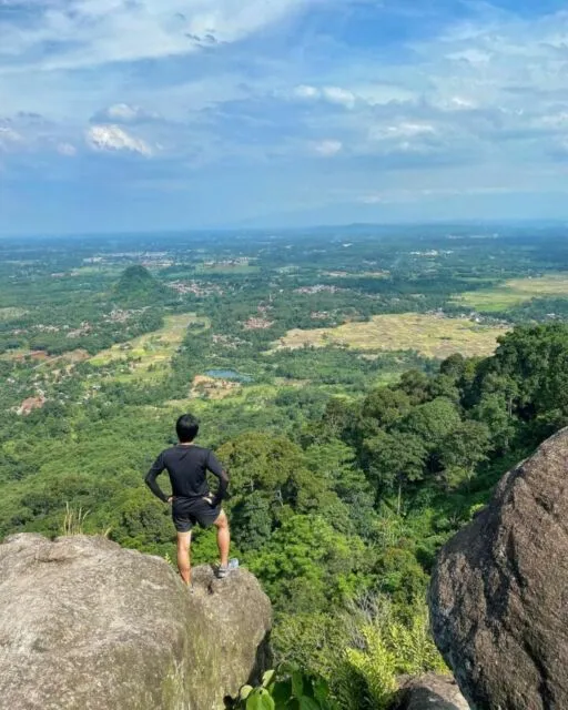 10 Gunung di Pulau Jawa yang Cocok untuk Pendaki Pemula 11 Gunung Munara