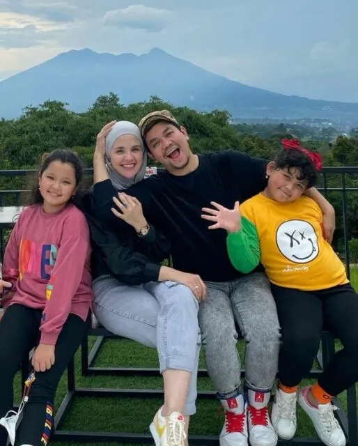 Dikritik Usai Galang Dana Untuk Pengobatan, Istri Indra Bekti Ungkap Alasannya 4 Istri indra bekti menggalang dana