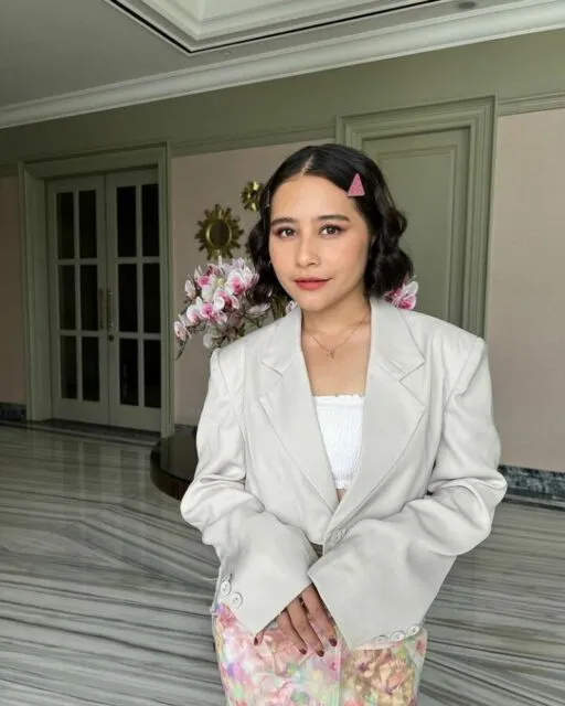 Merasa Asyik dan Nyaman, Prilly Latuconsina Ingin Gunakan Bahasa Baku dalam Pergaulan 6 Prilly pakai bahasa baku