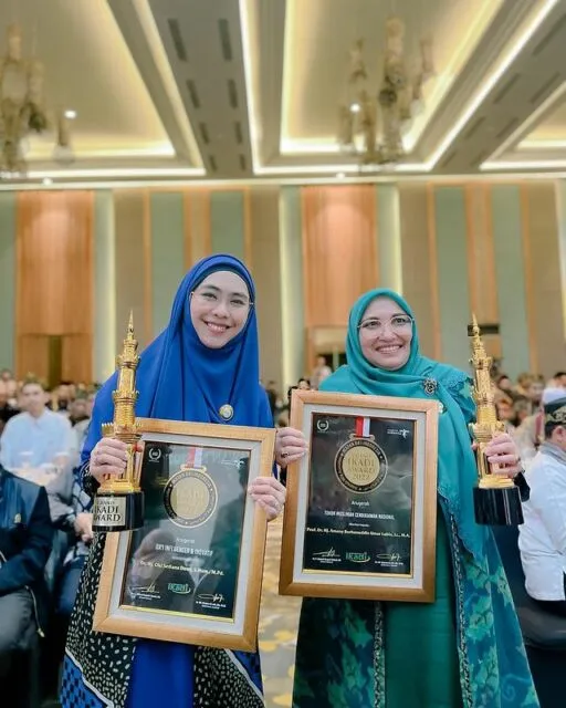 Aktif Berdakwah, Oki Setiana Dewi Raih Penghargaan Dai Influencer dan Inovatif 3