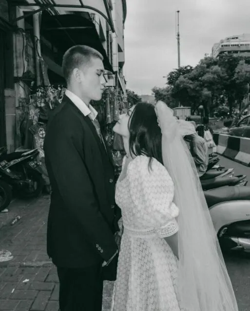 7 Potret Unik Pre-wedding Julian Jacob dan Mirriam Eka di Pasar Tradisional, Usung Konsep Retro 11
