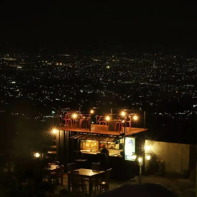Destinasi Wisata Malam di Bandung yang Keren dari Ketinggian 10 Caringin Tilu
