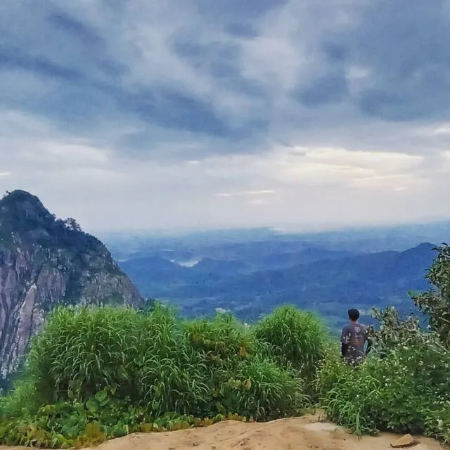 10 Gunung di Pulau Jawa yang Cocok untuk Pendaki Pemula 14 Gunung Bongkok