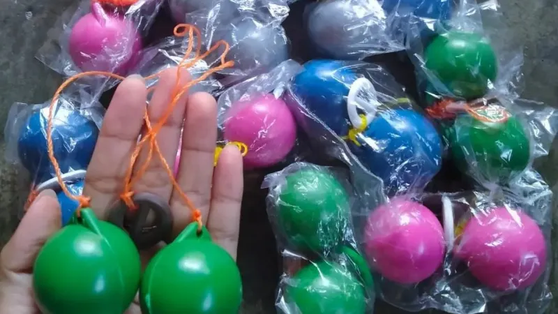 Lato-lato Bepotensi Bikin Cedera, Ternyata Pernah Dilarang di Sejumlah Negara 3 tren lato lato