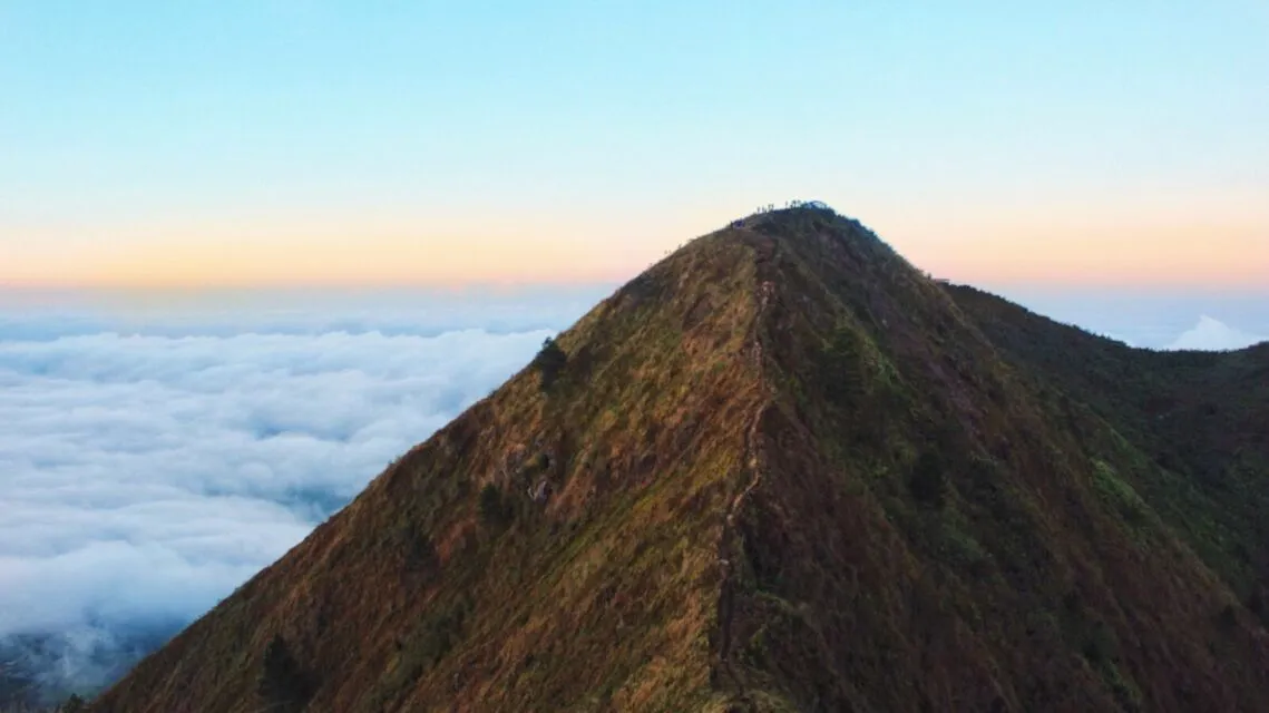 10 Gunung di Pulau Jawa yang Cocok untuk Pendaki Pemula 15 Gunung Andong