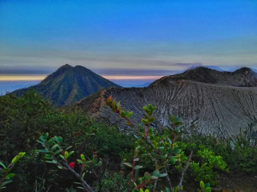 10 Gunung di Pulau Jawa yang Cocok untuk Pendaki Pemula 18 Gunung Ijen
