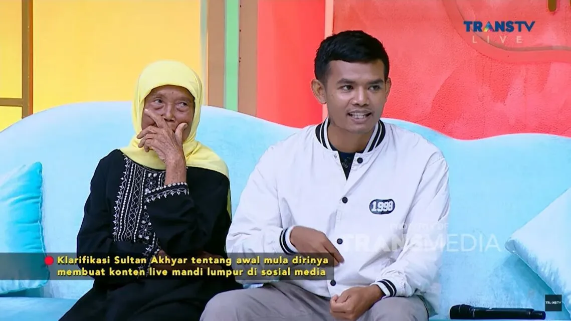 Imbas Tren Ngemis Online di TikTok, Mensos Terbitkan Surat Edaran Larang Eksploitasi Lansia 2 Kreator konten mandi lumpur diundang ke TV