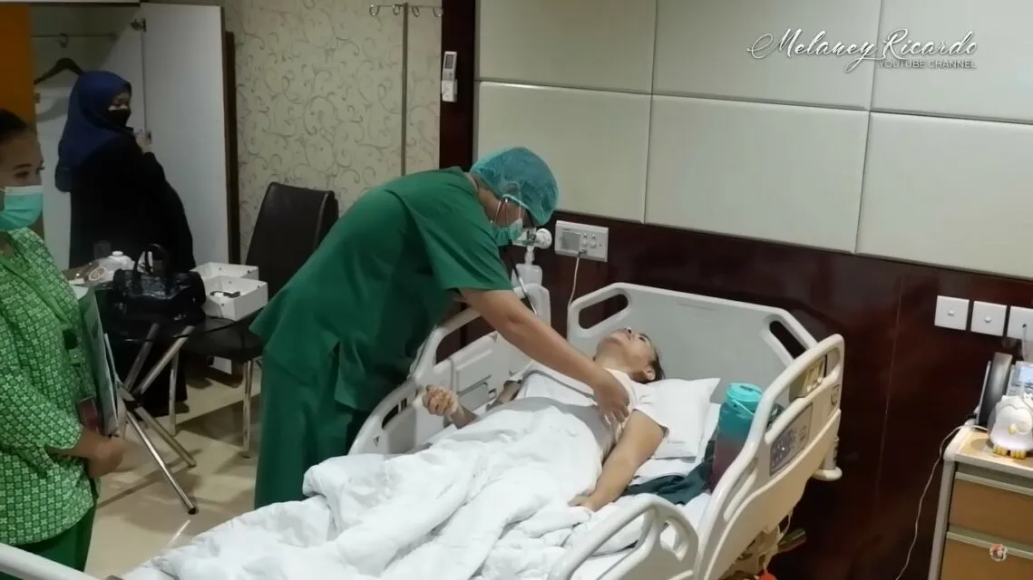 Cerita Melaney Ricardo Jalani Operasi Pengangkatan Rahim. Awalnya dari Nyeri saat Menstruasi 3 Melaney Ricardo sempat dapat suntikan hormon