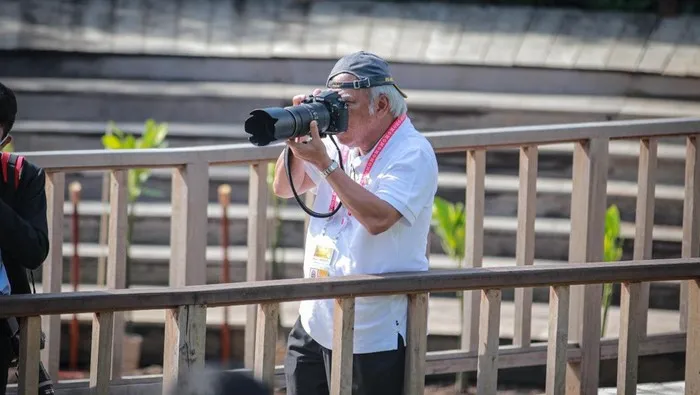 Energiknya Menteri PUPR Basuki Hadimuljono Jadi Drummer Kotak, Ramai Dipuji Warganet 2 Basuki saat menjadi fotografer dadakan di G20