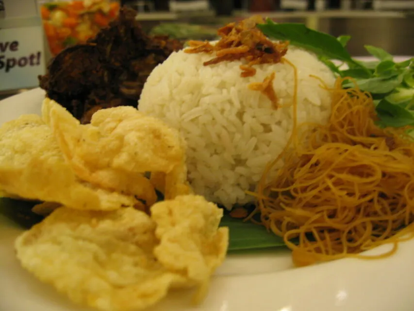 8 Rekomendasi Street Food di Jakarta, Terkenal dan Legendaris! 12 Nasi Uduk