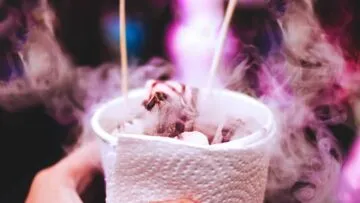 Imbas Keracunan Chiki Ngebul, Kemenkes Larang Konsumsi Jajanan yang Pakai Nitrogen Cair