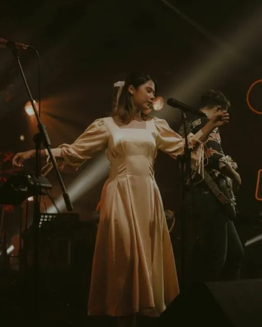 10 Inspirasi Busana Vintage Ala Nadin Amizah, Cocok Buat Kamu yang Suka Gaya Kalem! 20 Vintage dress