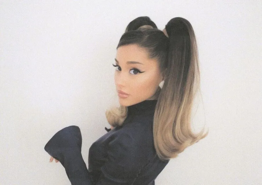 Jadi Hits Laris, 6 Penyanyi ini Nyindir Mantan Lewat Lagu. Ada yang Relate dengamu? 8 Ariana Grande penyanyi lagu positions
