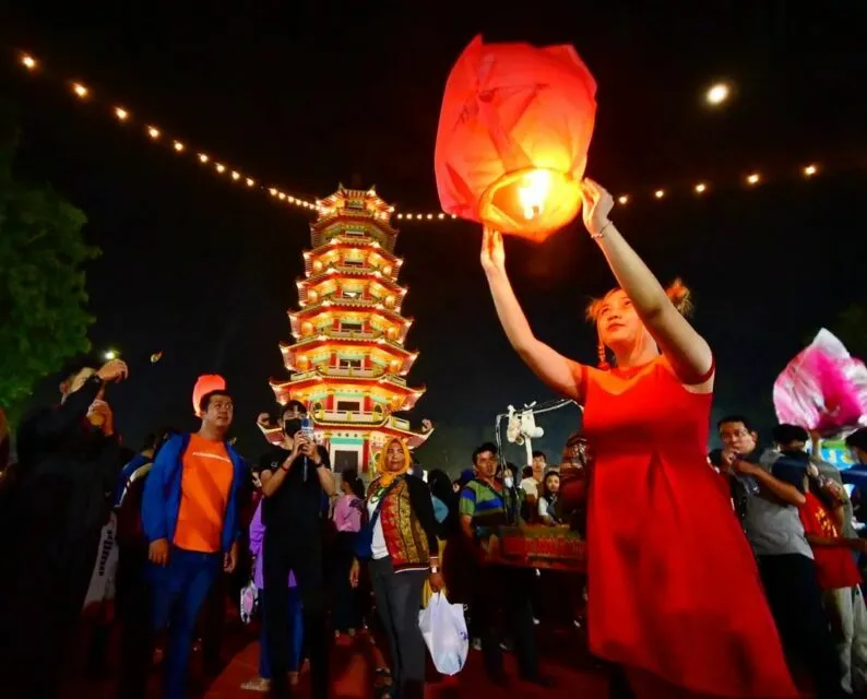 5 Tradisi Cap Go Meh dari Berbagai Wilayah di Indonesia, ada Ziarah ke Pulau Kemaro hingga Tatung 7 Ziarah ke Pulau Kemaro Palembang