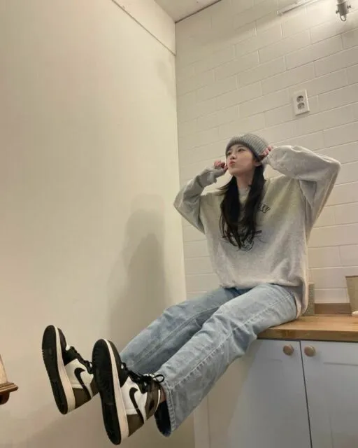 7 Outfit Casual Sporty ala Idol K-Pop Wanita. Hijab Friendly, nih~ 10 Yujin IVE