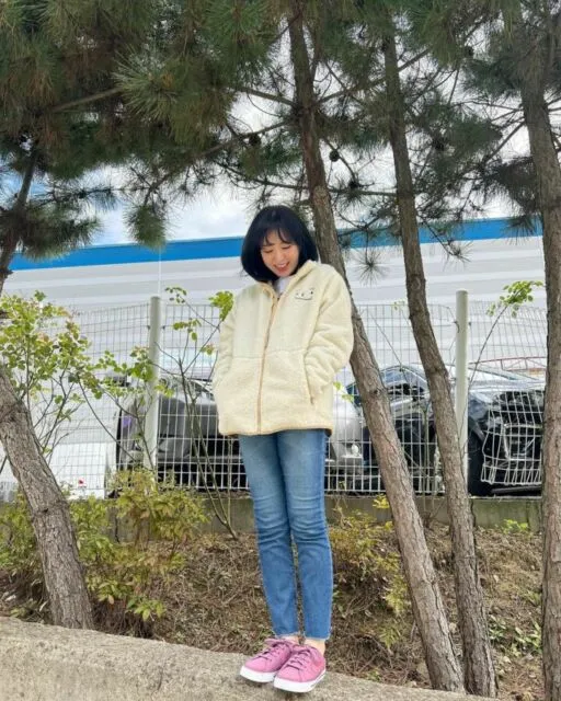 7 Outfit Casual Sporty ala Idol K-Pop Wanita. Hijab Friendly, nih~ 8 Wendy Red Velvet