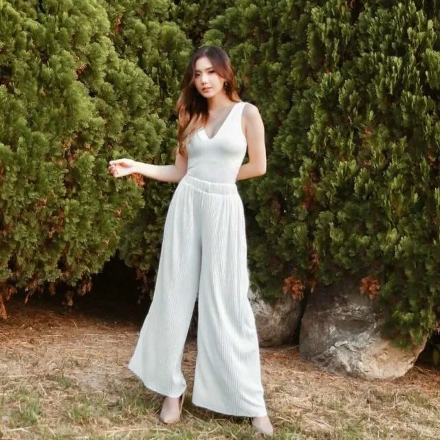 12 Inspirasi Busana untuk Nikah di KUA, Nggak Melulu Pakai Kebaya dan Jas! 18 Bodysuit